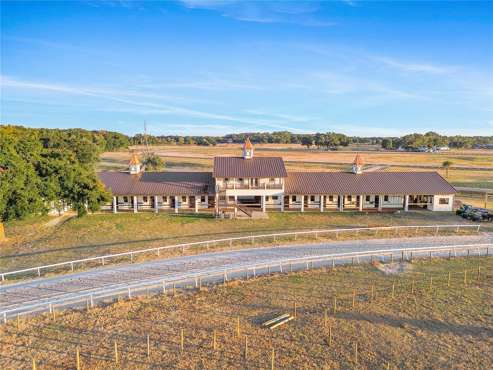 Listing photo id 2 for 1345-1 155 Place