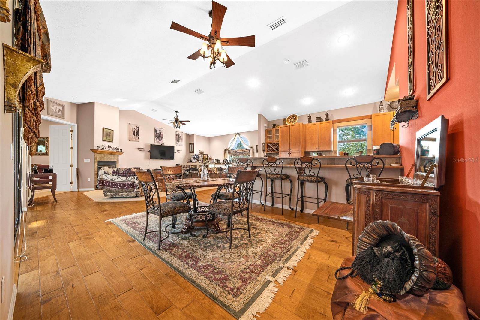 Image 28 of 71 For 2050 18th Street