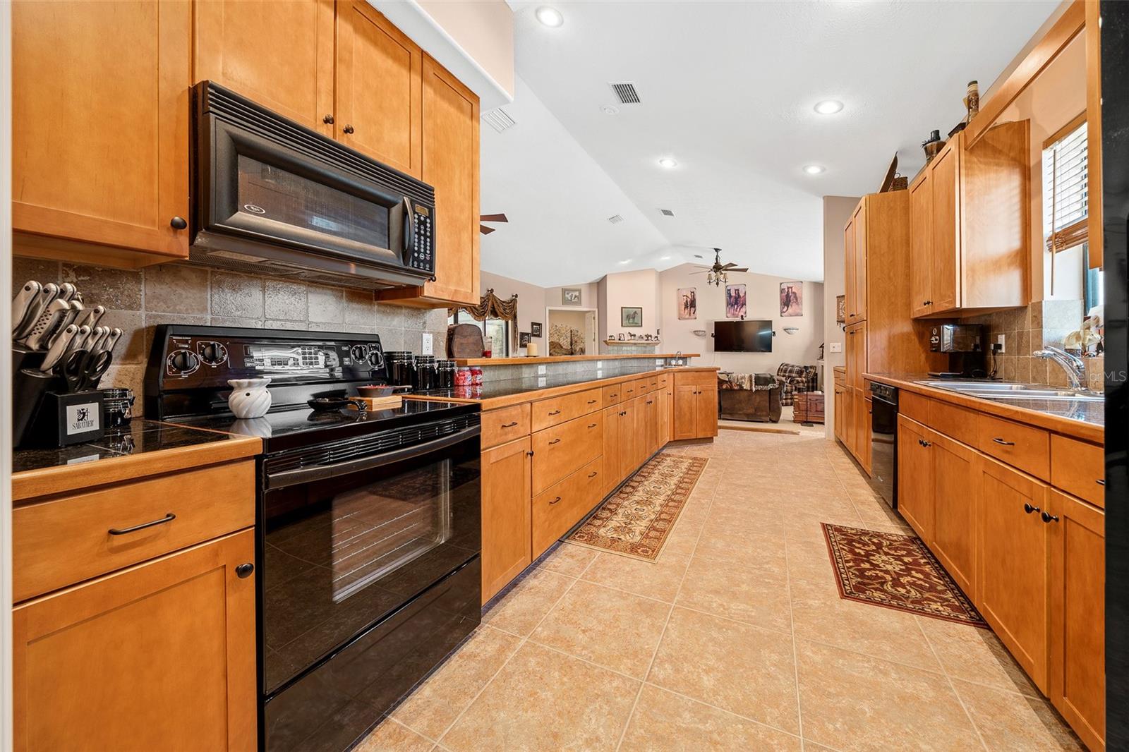 Image 41 of 71 For 2050 18th Street