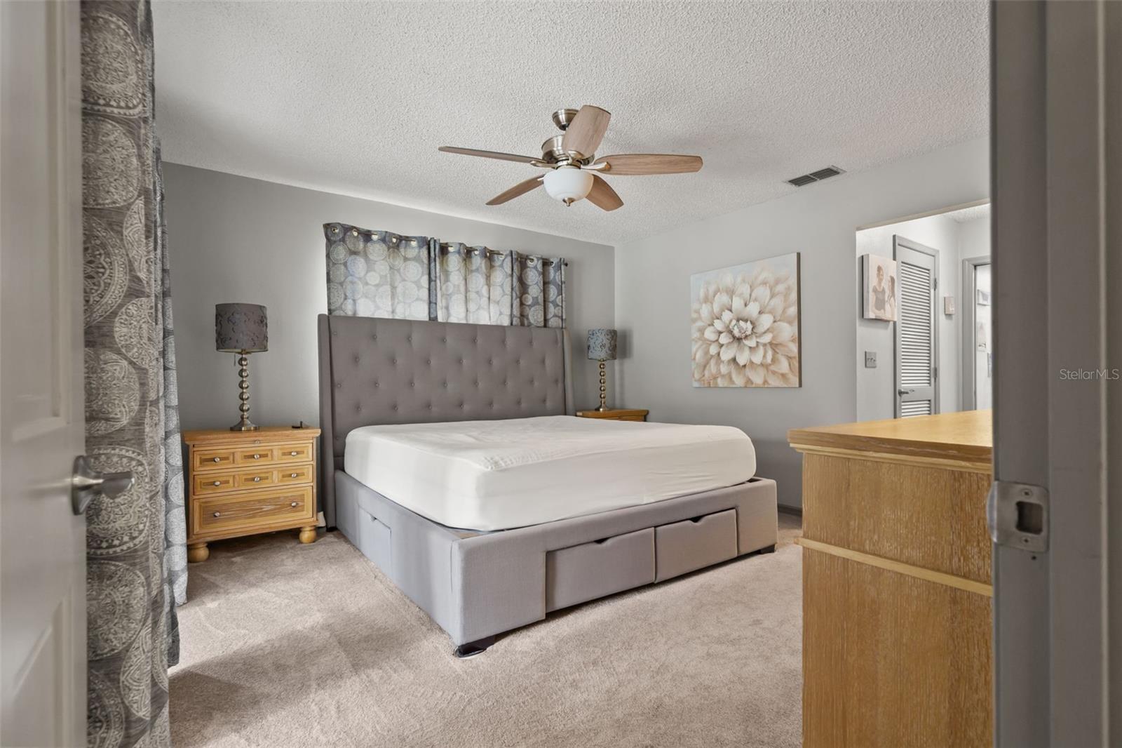 Image 12 of 35 For 13130 Feather Street