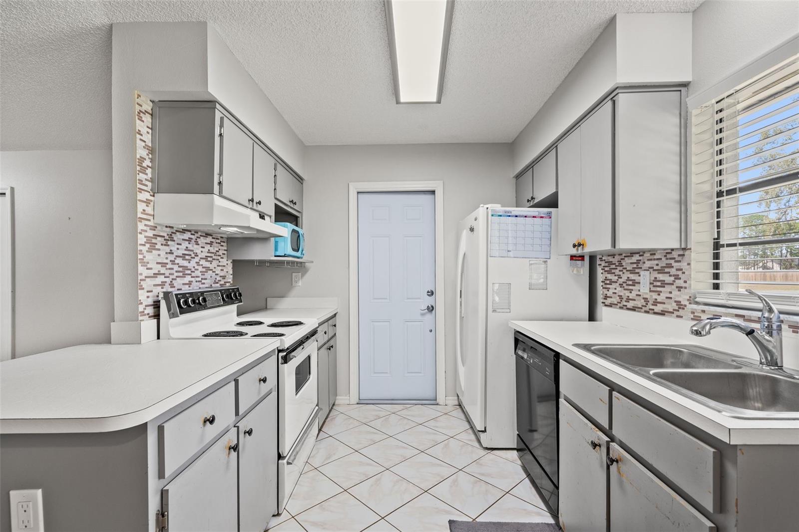 Image 25 of 35 For 13130 Feather Street