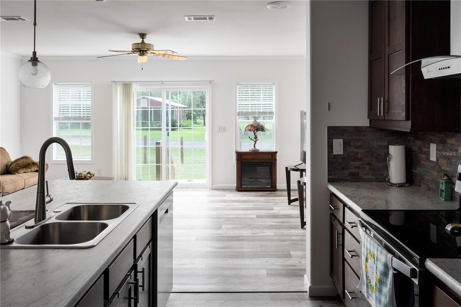 Image 11 of 24 For 10015 45th Avenue