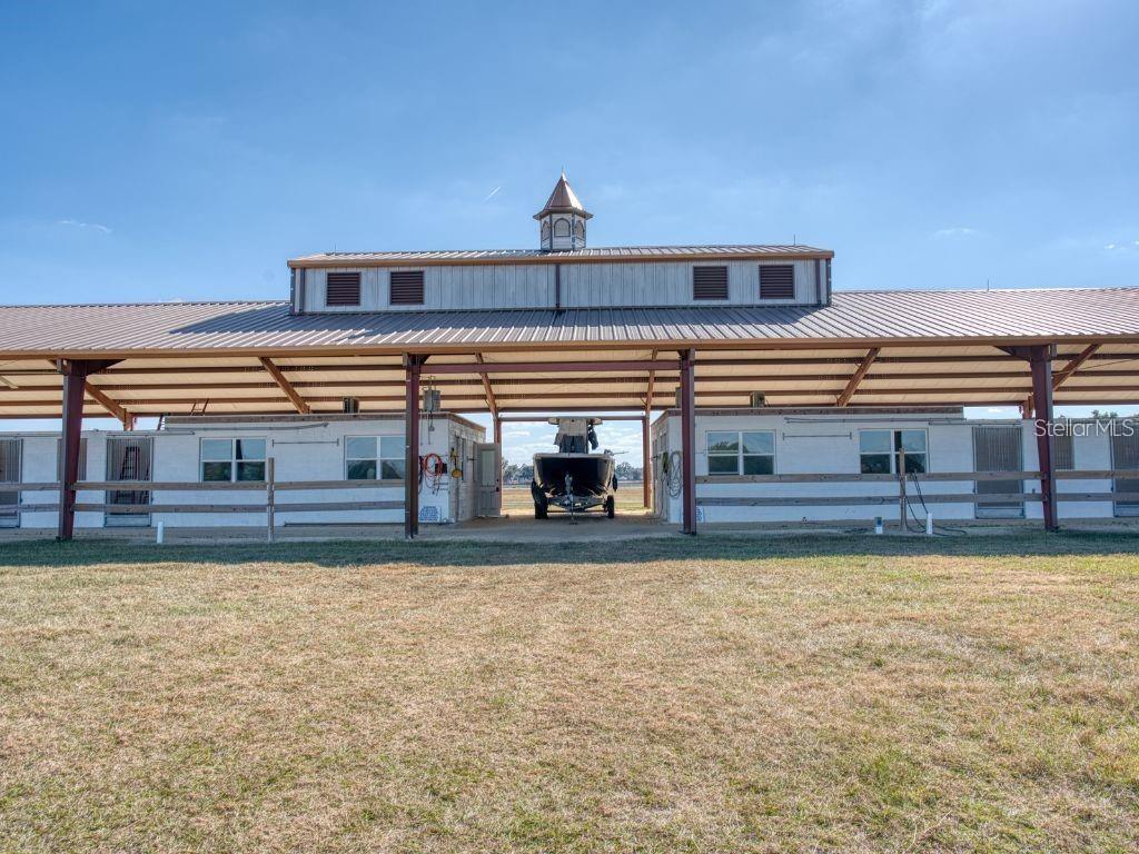 Listing photo id 10 for 1345-2 155 Place