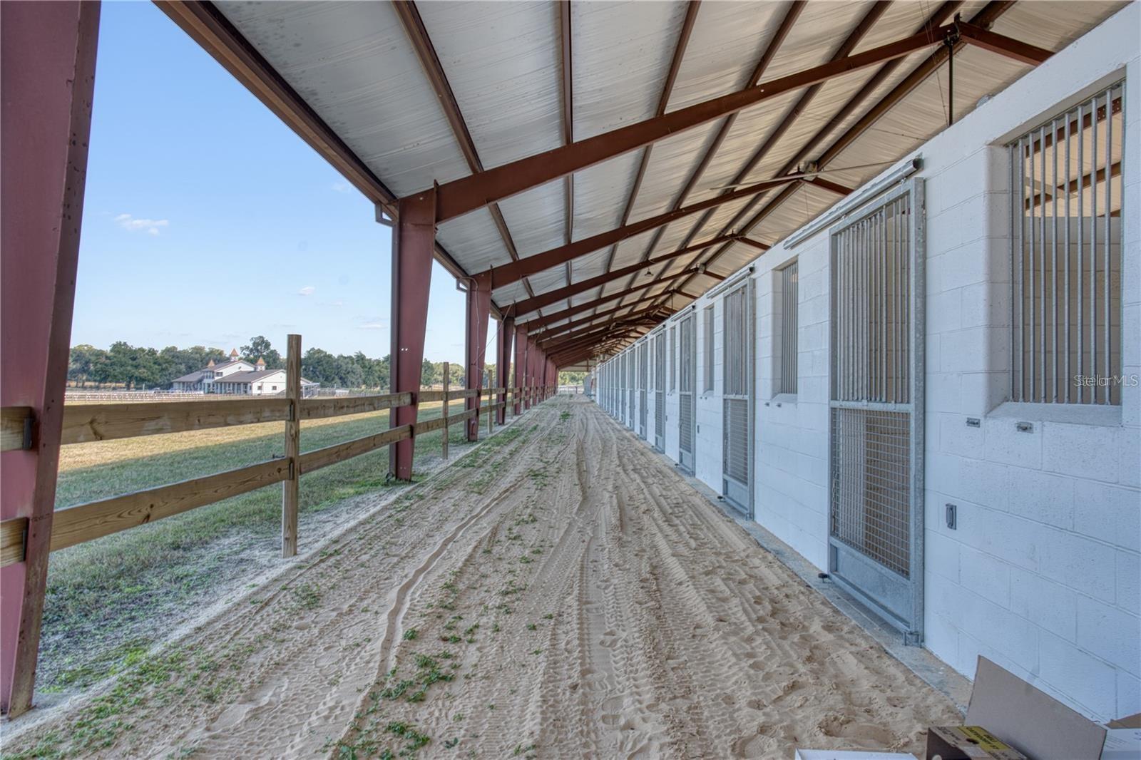 Listing photo id 11 for 1345-2 155 Place