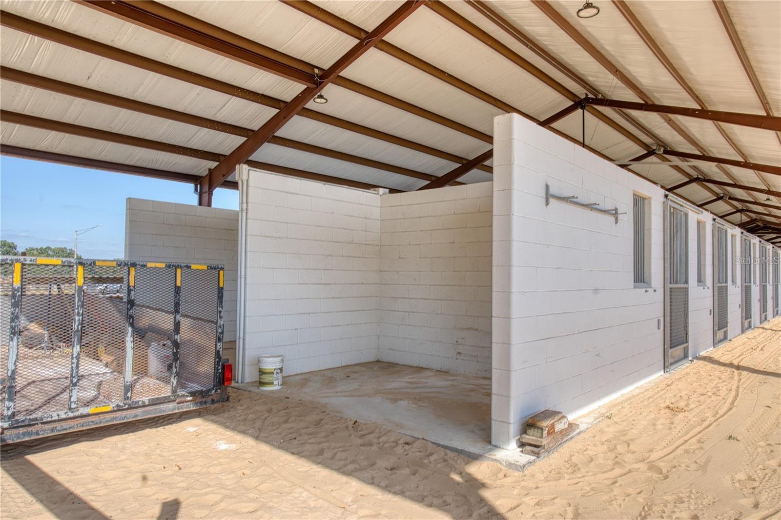 Listing photo id 12 for 1345-2 155 Place