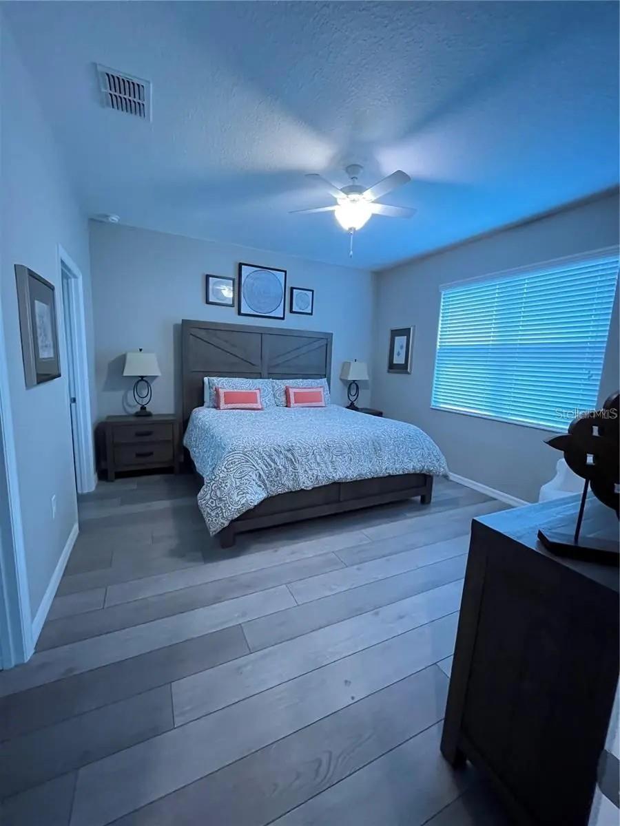 Image 11 of 18 For 9891 99th Loop