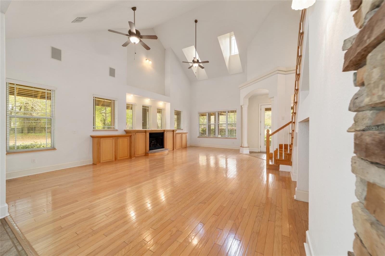 Image 21 of 95 For 16638 Highway 329