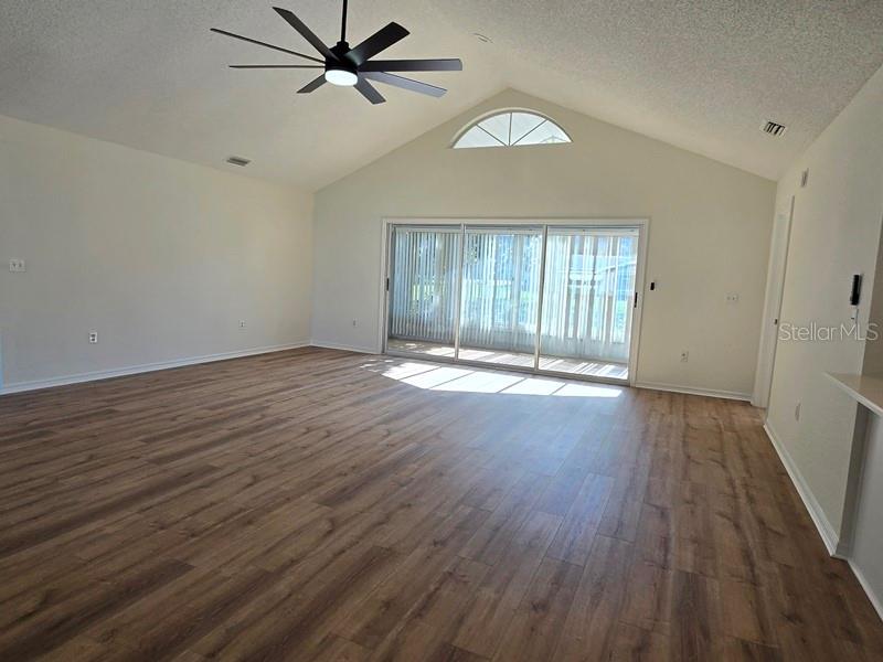 Listing photo id 9 for 11510 85th Court