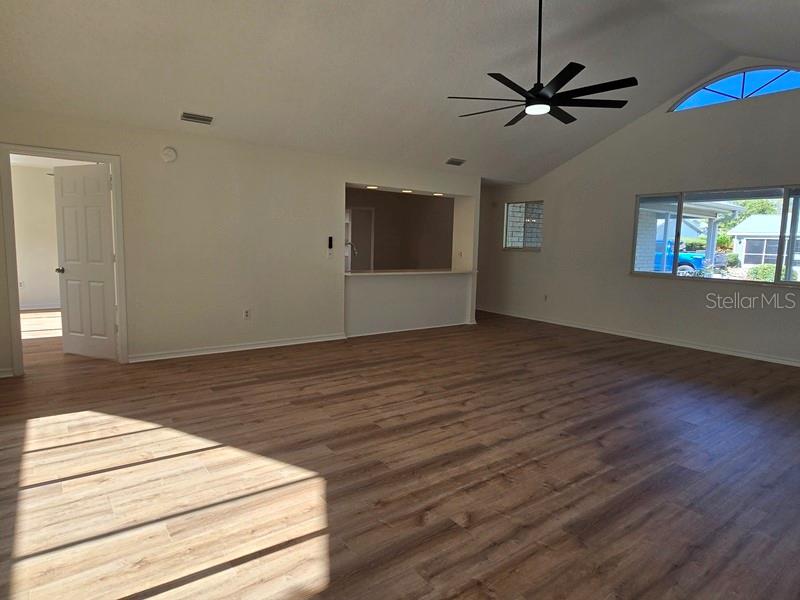 Listing photo id 10 for 11510 85th Court