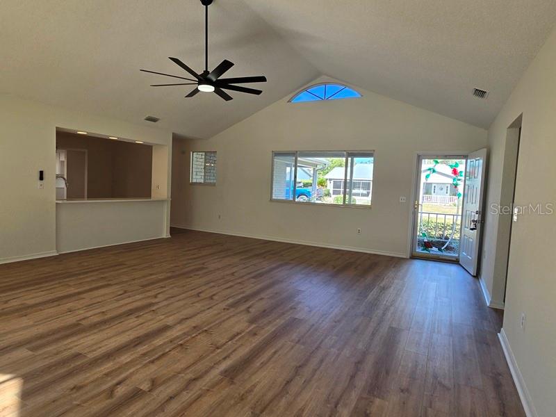 Listing photo id 11 for 11510 85th Court