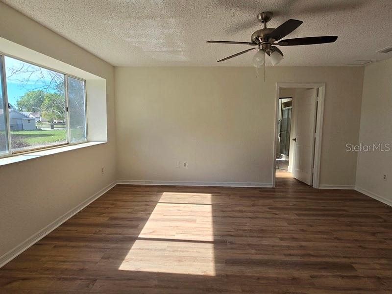 Listing photo id 12 for 11510 85th Court