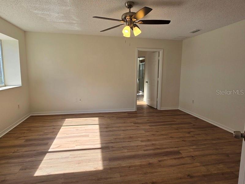 Listing photo id 13 for 11510 85th Court