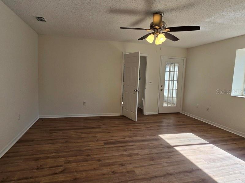 Listing photo id 17 for 11510 85th Court