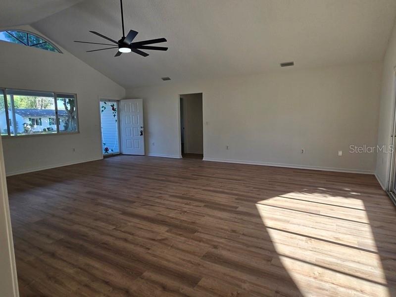 Listing photo id 18 for 11510 85th Court