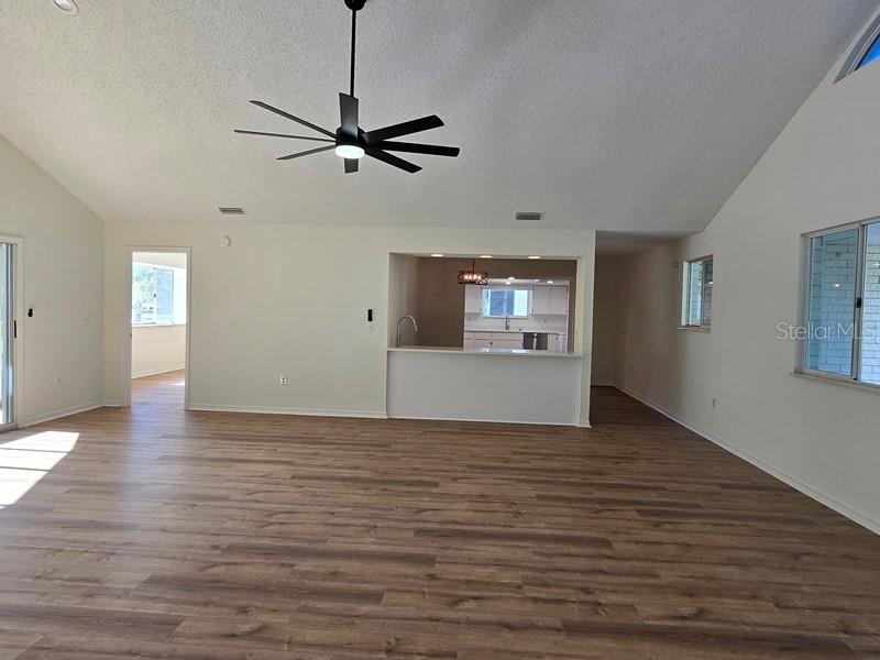 Listing photo id 21 for 11510 85th Court