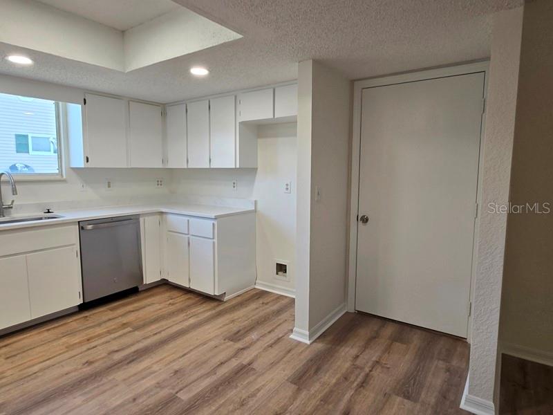 Listing photo id 30 for 11510 85th Court