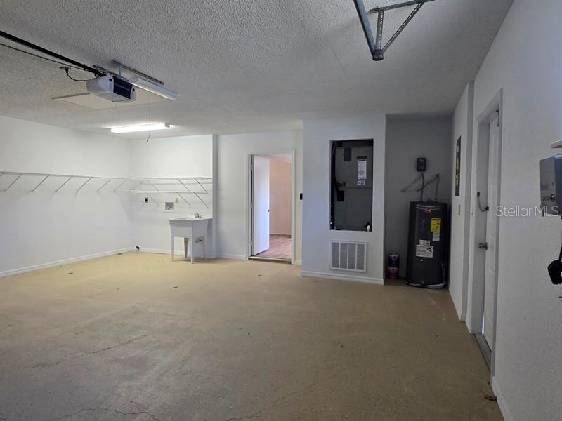 Listing photo id 33 for 11510 85th Court