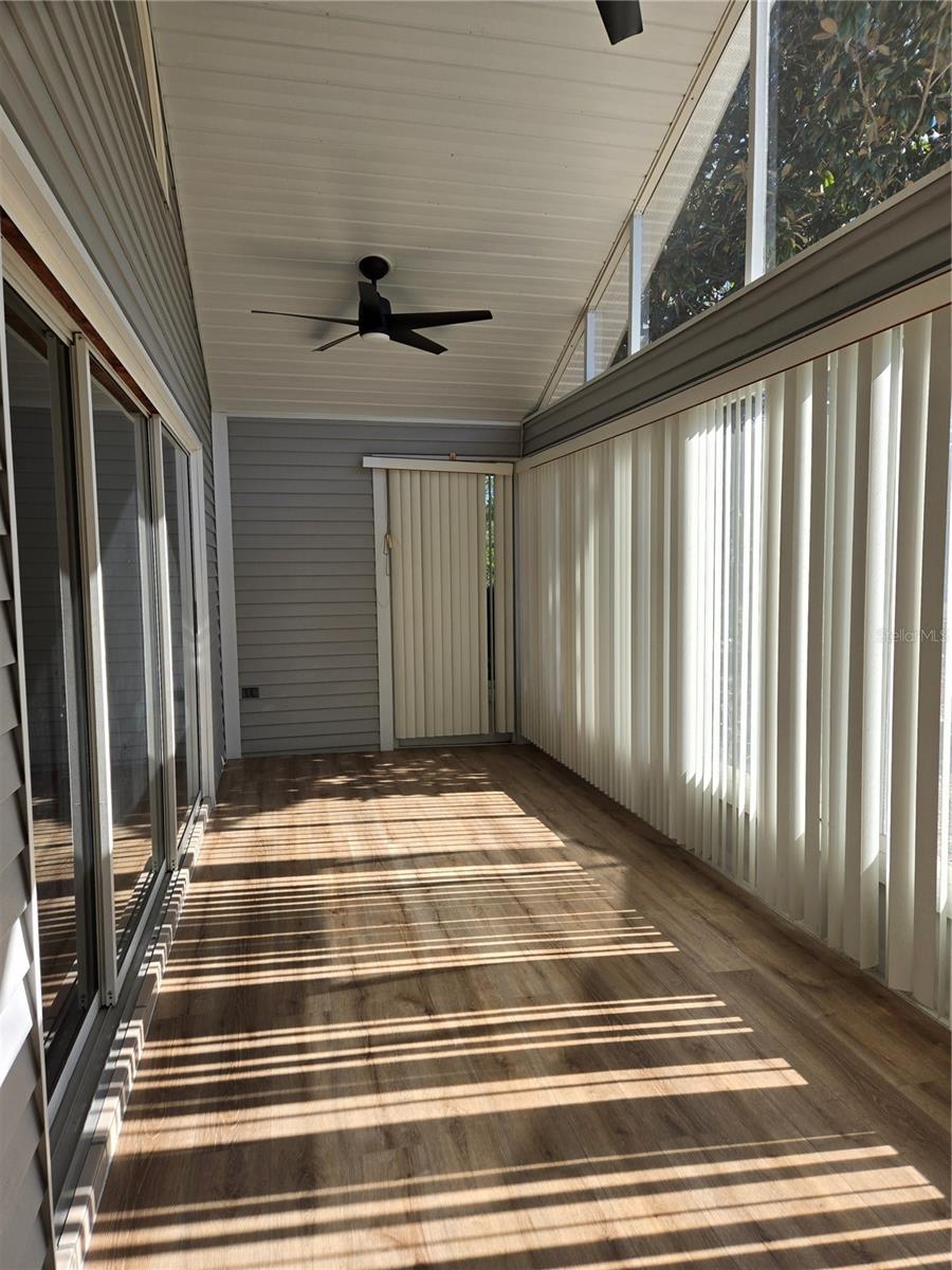 Listing photo id 37 for 11510 85th Court