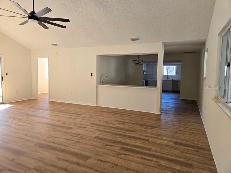 Listing photo id 2 for 11510 85th Court