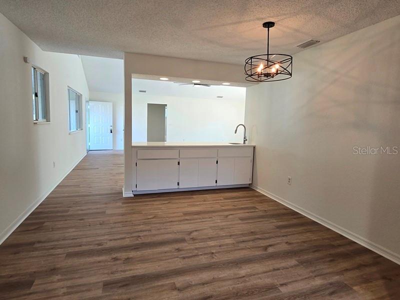 Listing photo id 5 for 11510 85th Court