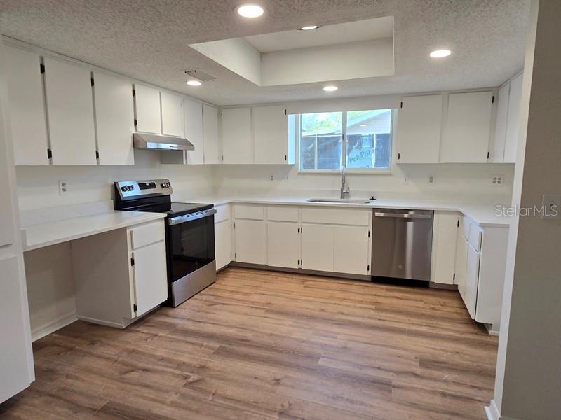 Listing photo id 6 for 11510 85th Court