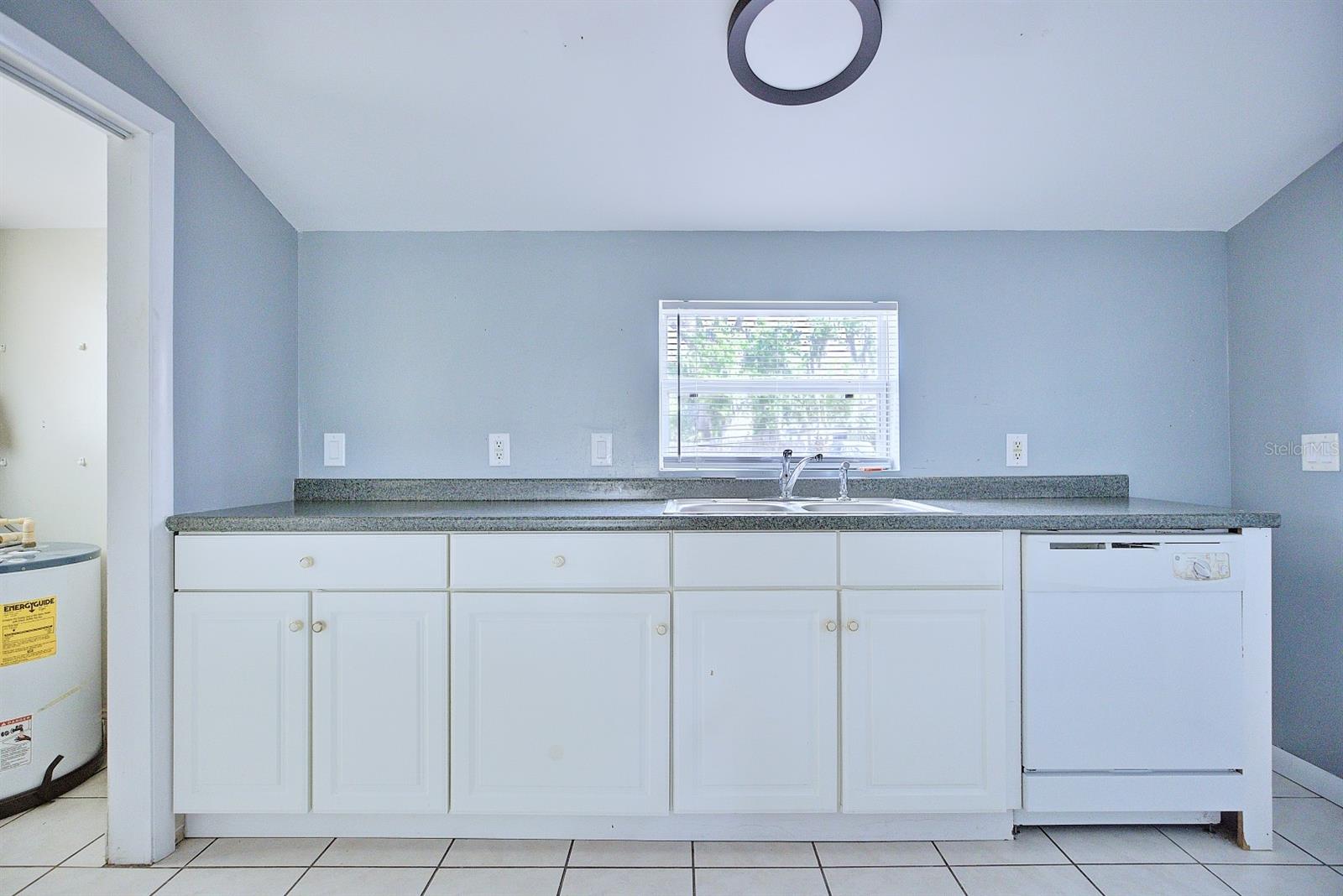 Image 12 of 35 For 121 Bates Avenue Se