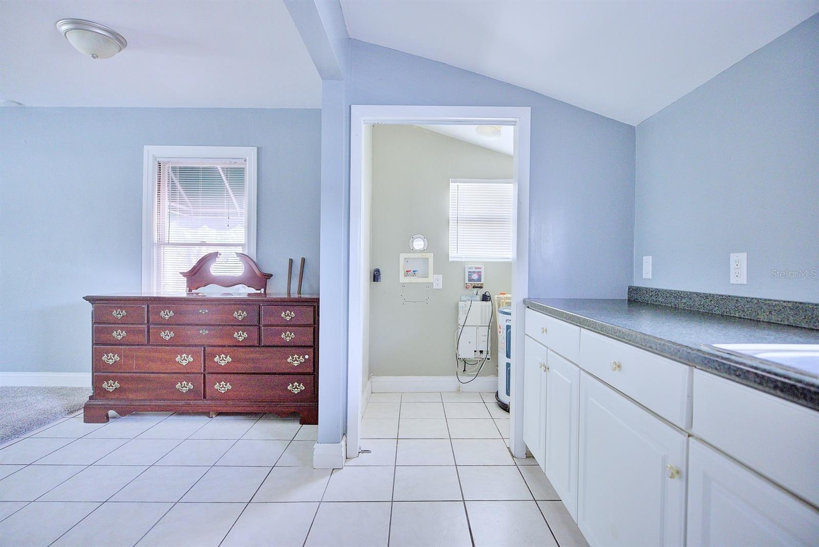 Image 13 of 35 For 121 Bates Avenue Se