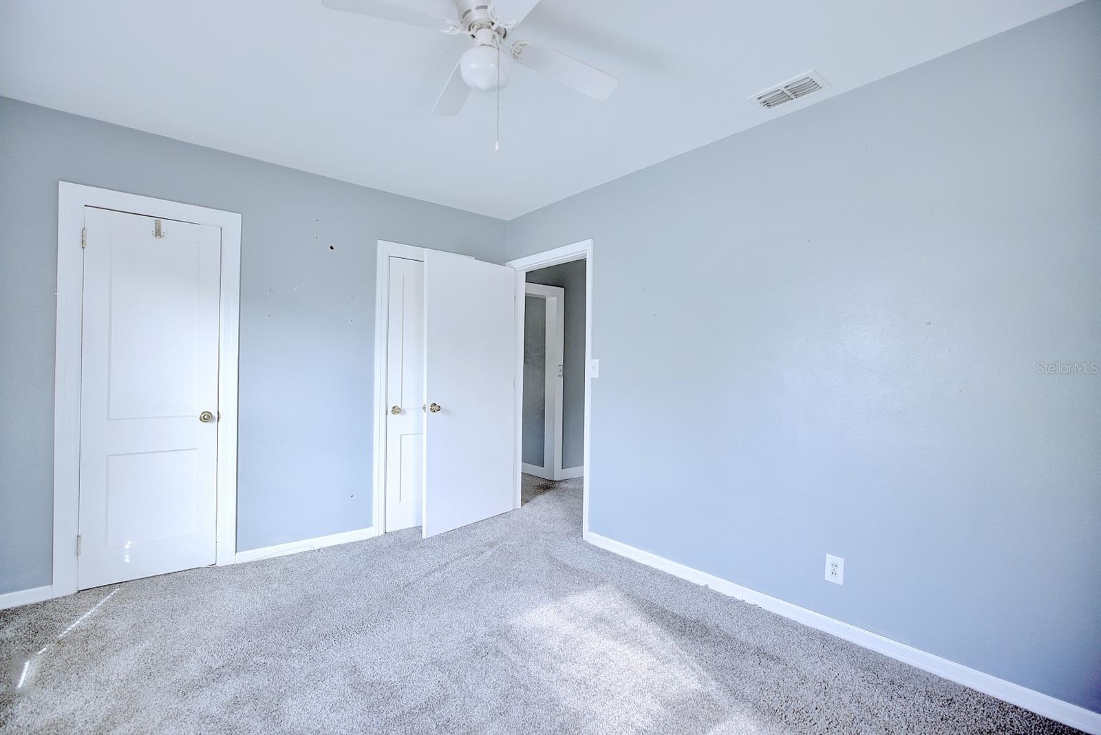 Image 18 of 35 For 121 Bates Avenue Se