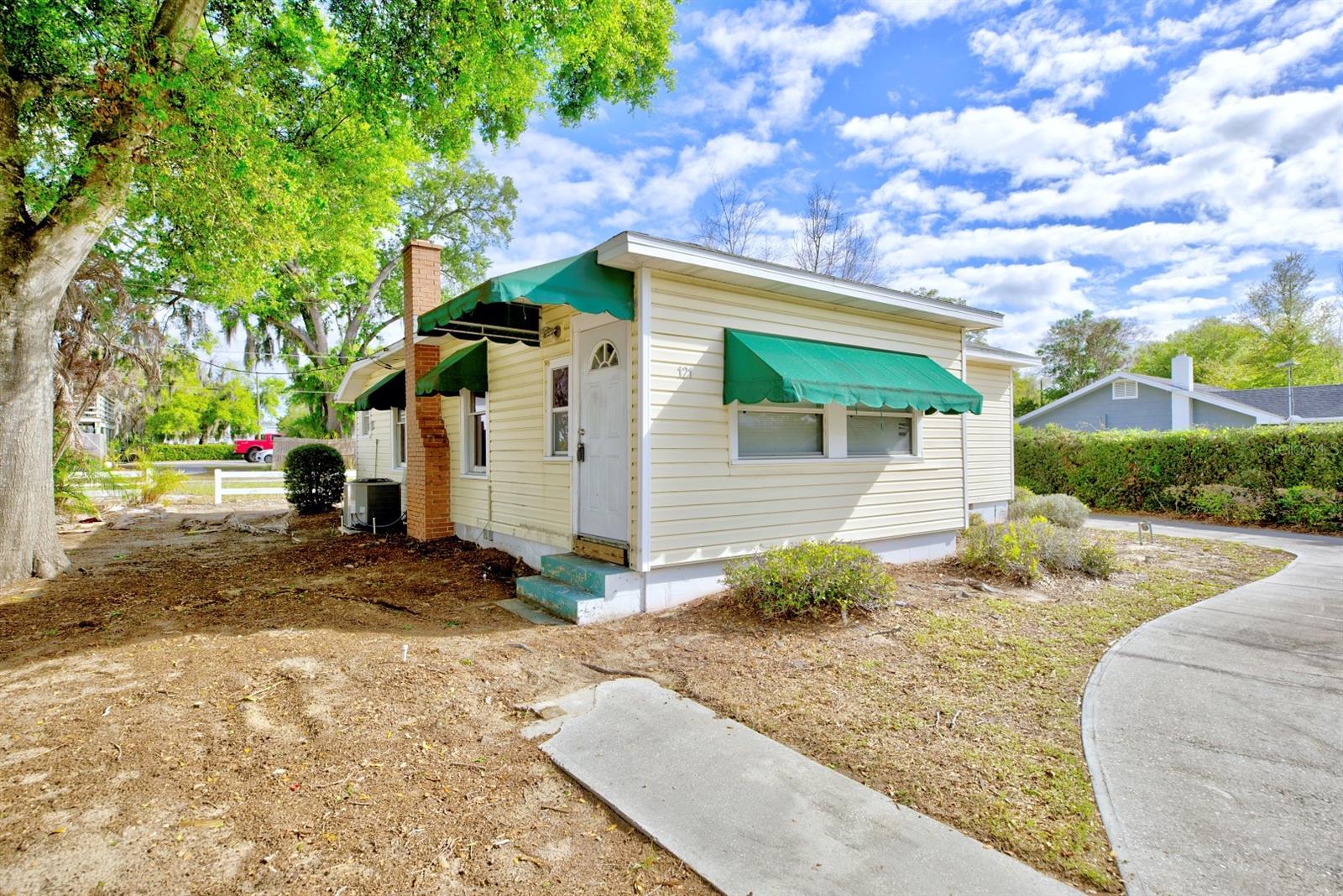 Image 26 of 35 For 121 Bates Avenue Se