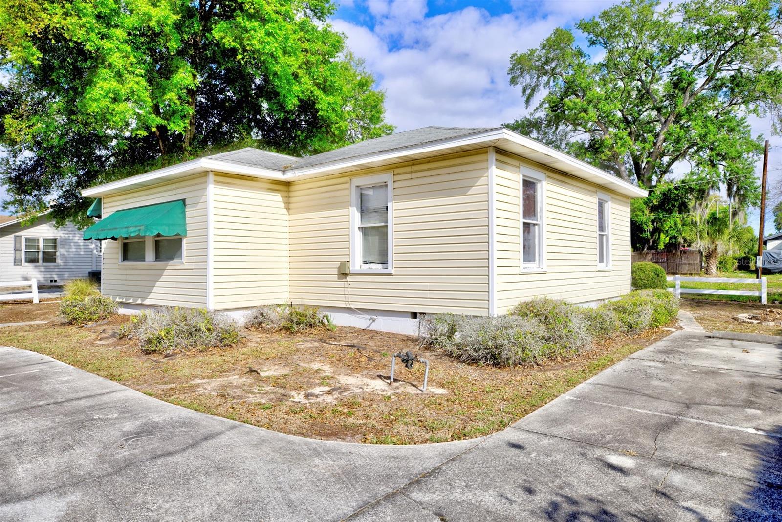 Image 27 of 35 For 121 Bates Avenue Se