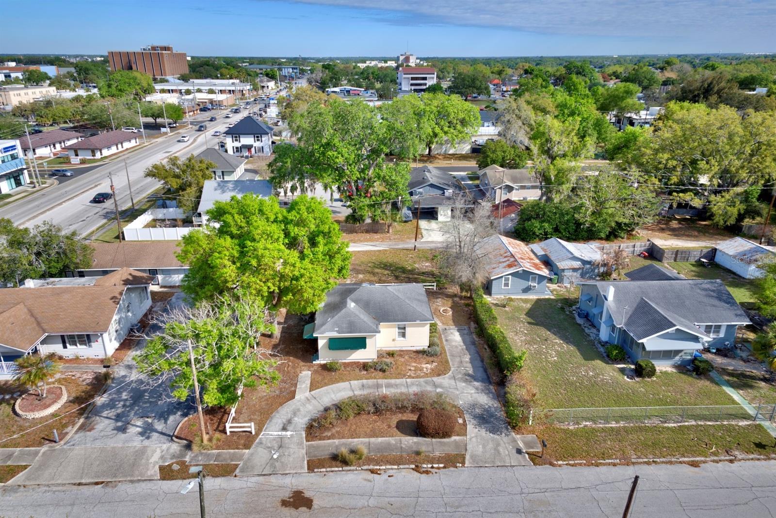 Image 29 of 35 For 121 Bates Avenue Se