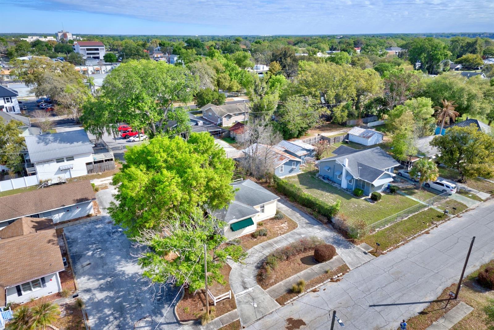 Image 30 of 35 For 121 Bates Avenue Se