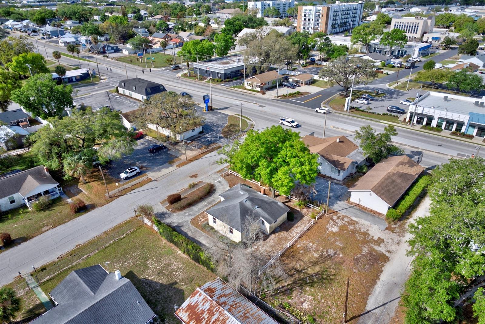 Image 33 of 35 For 121 Bates Avenue Se