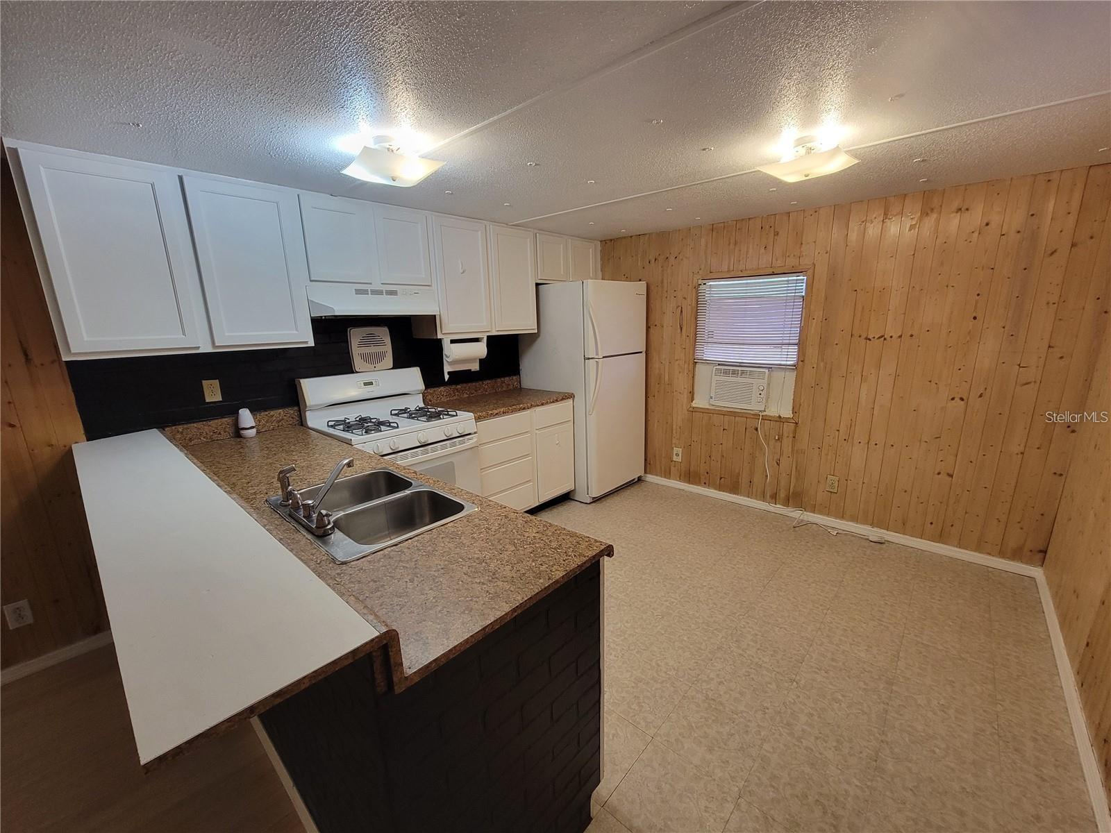 Image 3 of 7 For 8957 144th Street