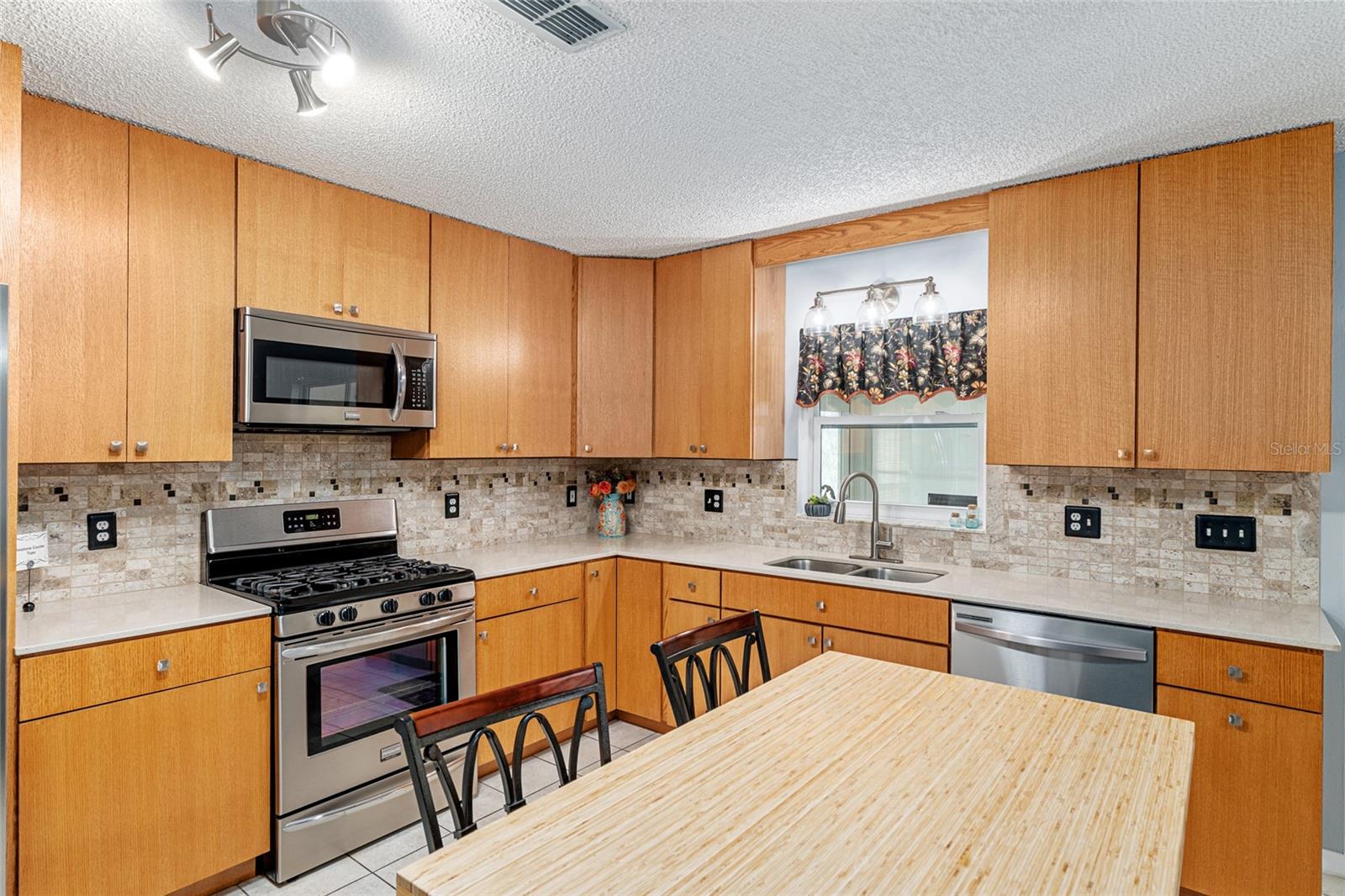 Image 21 of 64 For 9770 97th Place