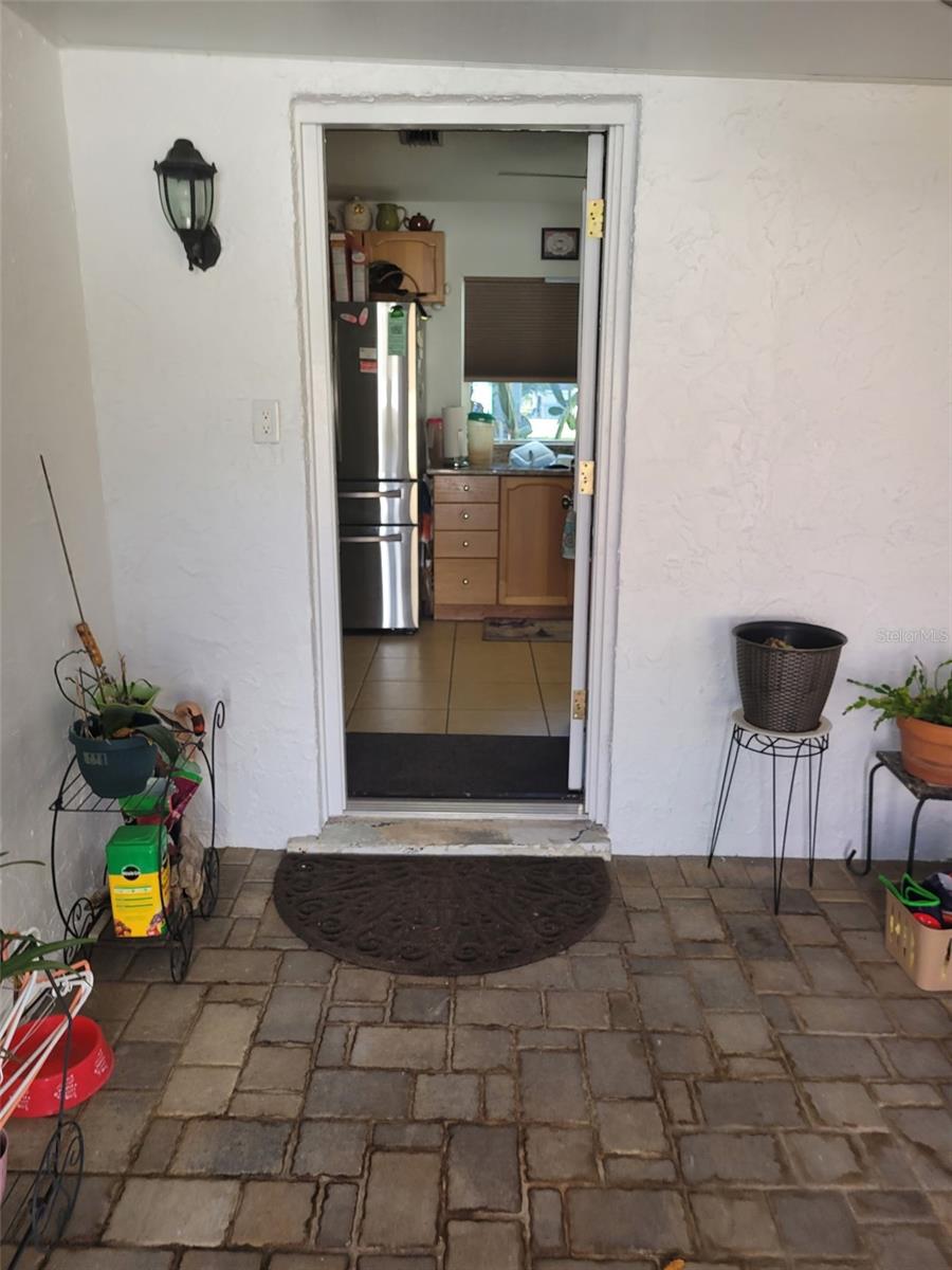 Image 13 of 31 For 12370 138 Avenue