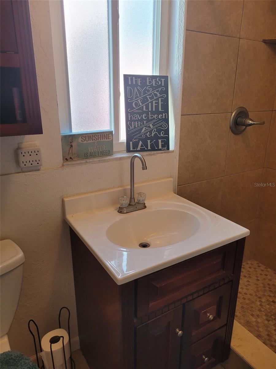 Image 14 of 31 For 12370 138 Avenue