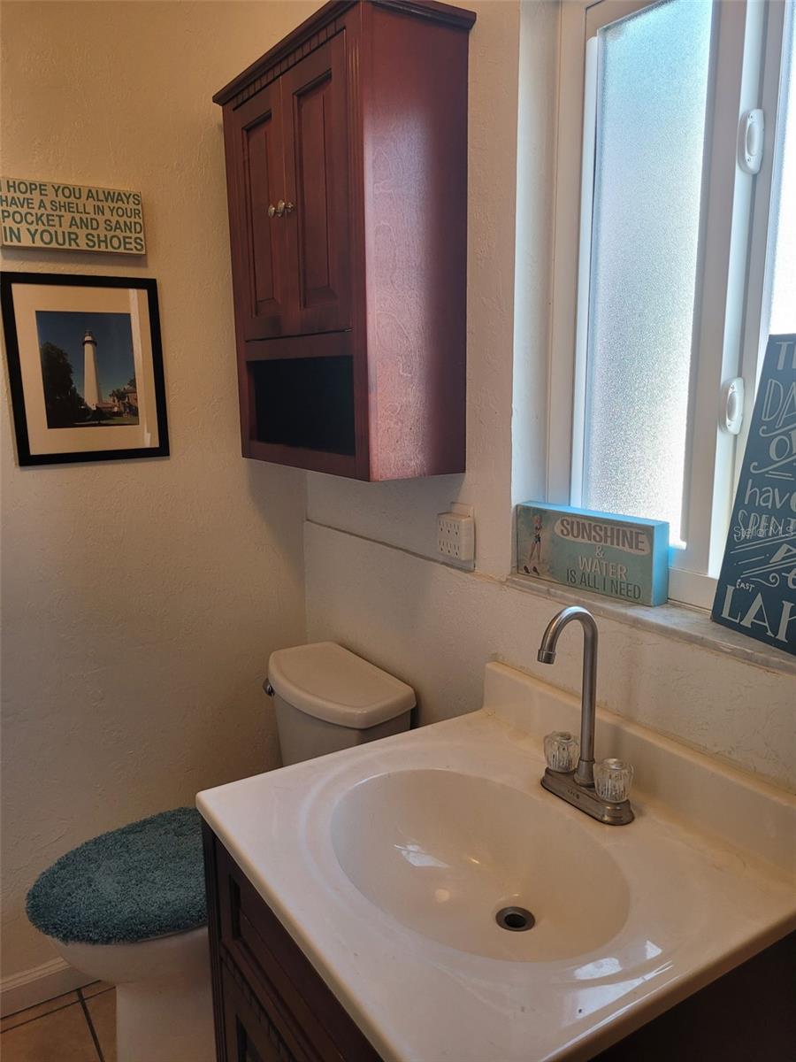 Image 15 of 31 For 12370 138 Avenue