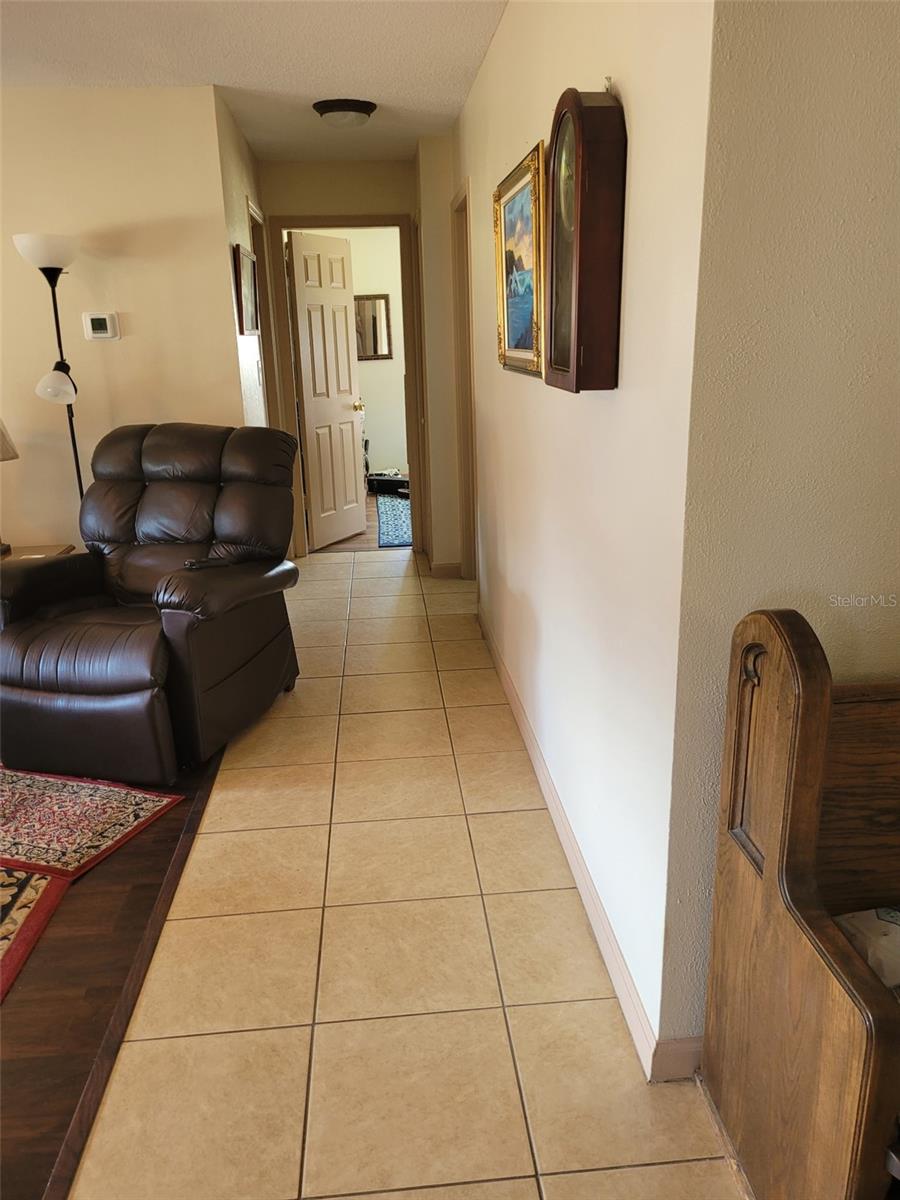 Image 16 of 31 For 12370 138 Avenue