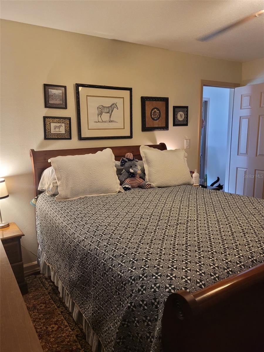 Image 17 of 31 For 12370 138 Avenue