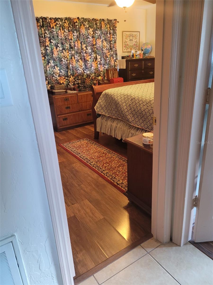 Image 18 of 31 For 12370 138 Avenue