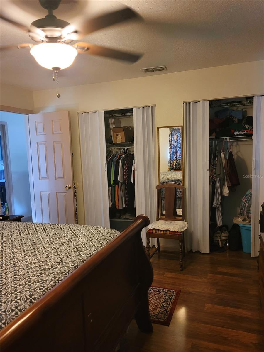 Image 21 of 31 For 12370 138 Avenue