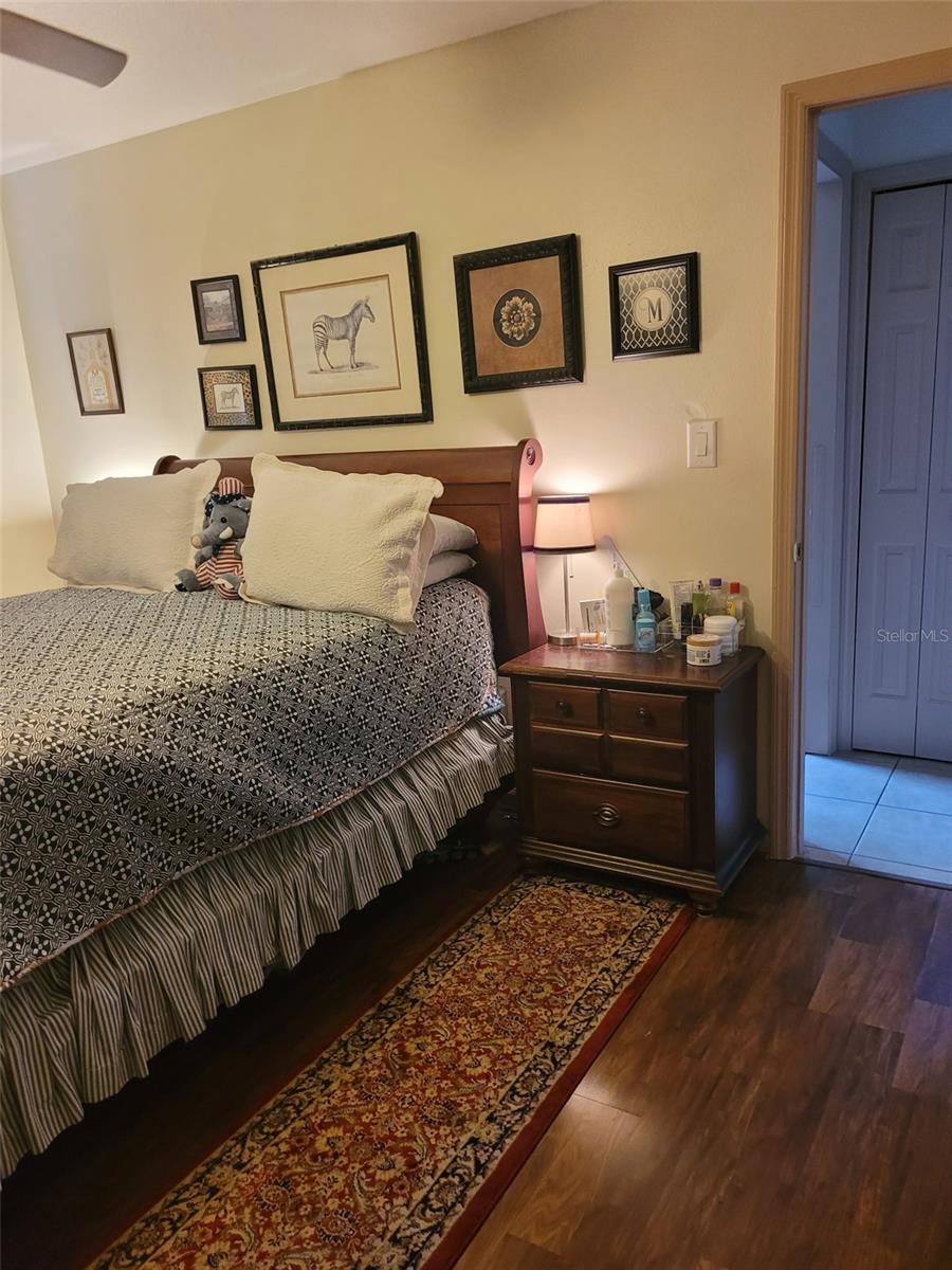 Image 22 of 31 For 12370 138 Avenue