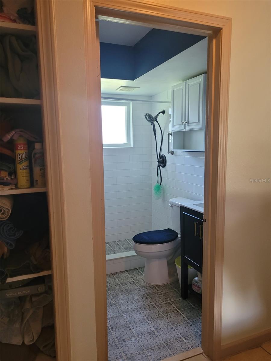 Image 24 of 31 For 12370 138 Avenue