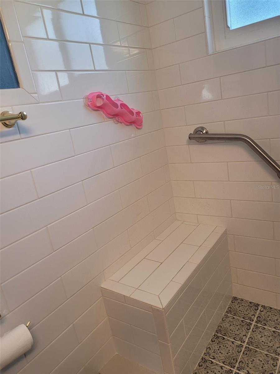 Image 26 of 31 For 12370 138 Avenue