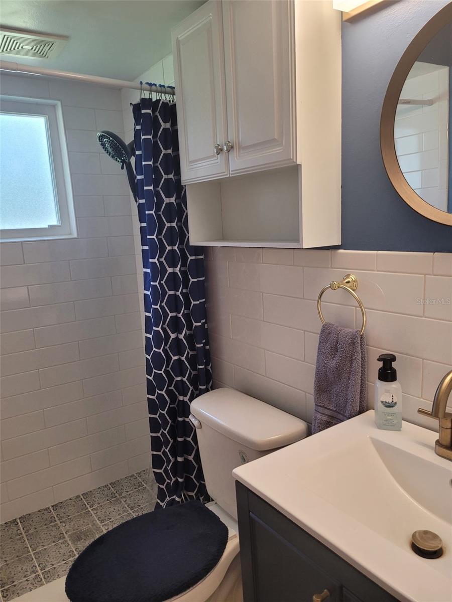 Image 28 of 31 For 12370 138 Avenue