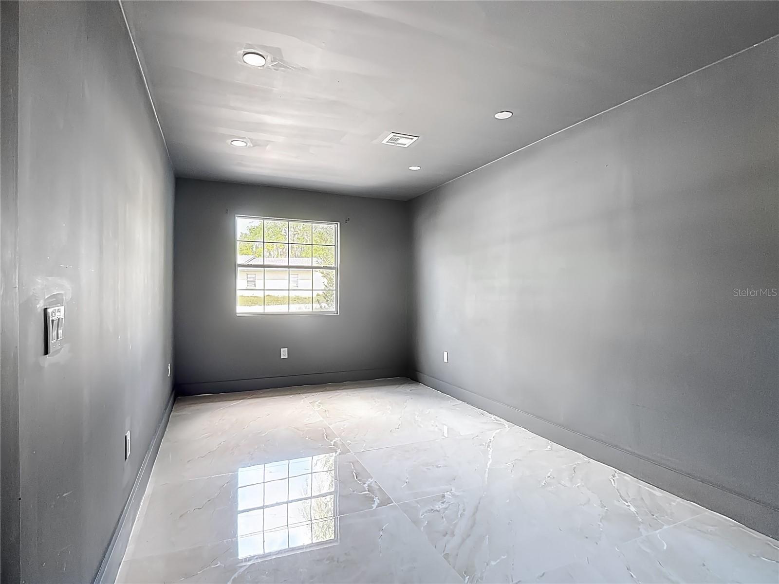 Image 17 of 41 For 201 Valencia Drive