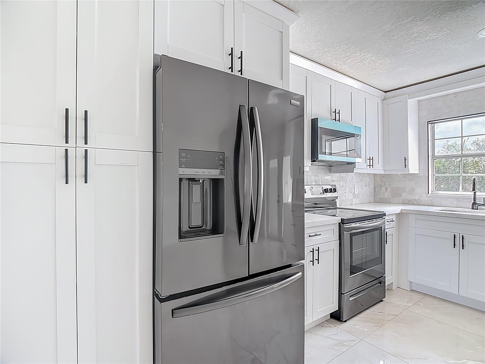 Image 7 of 41 For 201 Valencia Drive