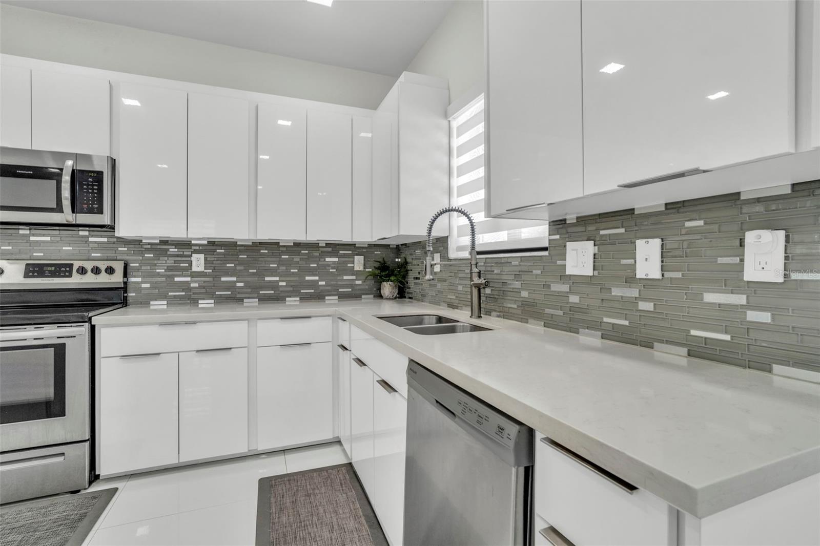 Image 14 of 66 For 21301 132nd Court