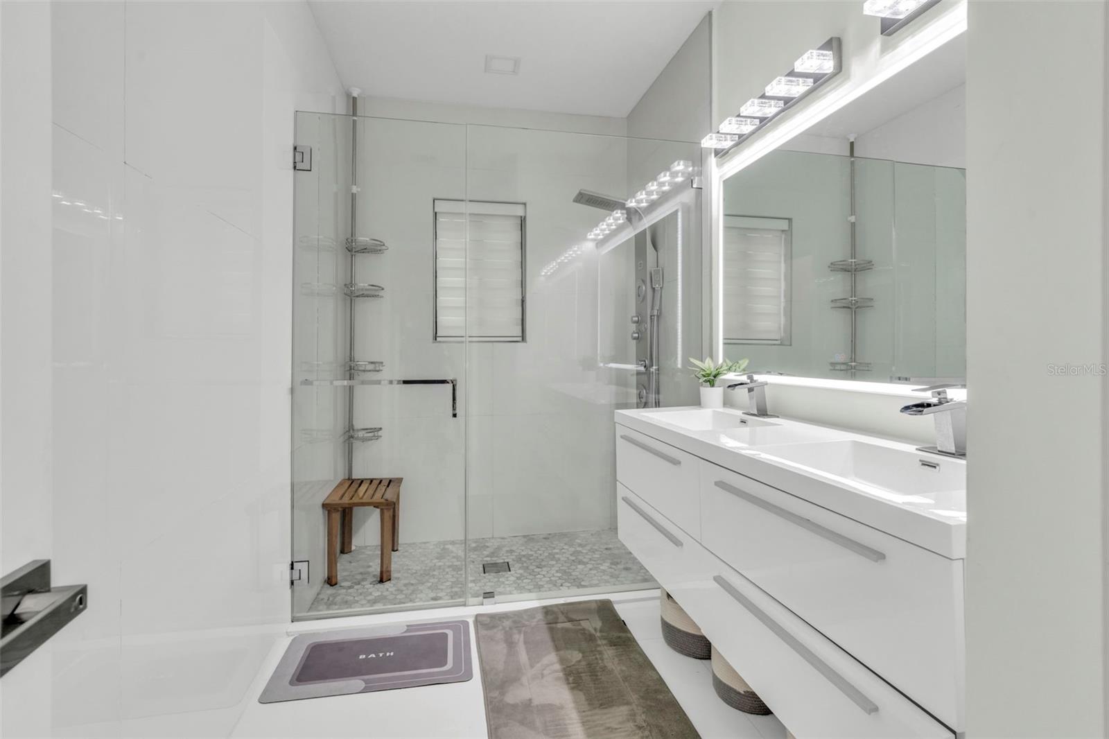 Image 21 of 66 For 21301 132nd Court